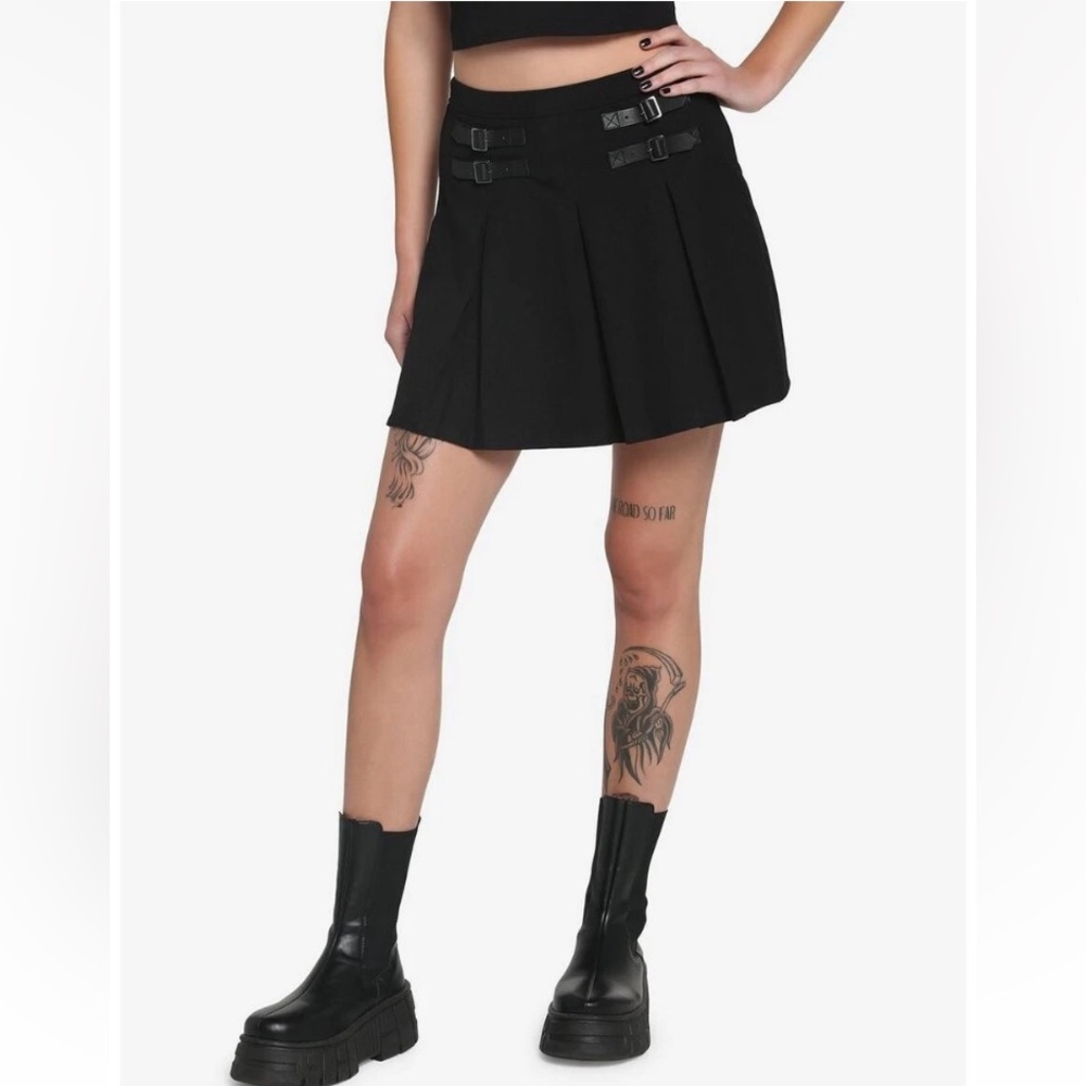 Hot Topic Sz M Skirt Black Pleated Short Mini Double Buckle Skirt Goth Punk